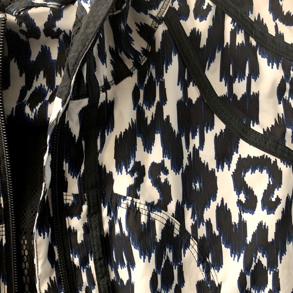 Rare Lululemon Downtime Jacket in Sprinkler Ikat Print (Size 8) - Picture 3 of 12